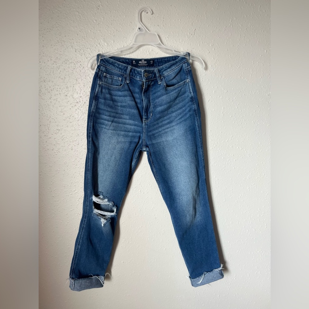 ULTRA HIGH-RISE MOM JEAN
HOLLISTER VINTAGE STRETCH SIZE 3R